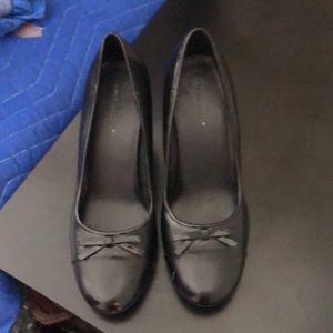 Cute Black bow tie on closed toe 👠👠